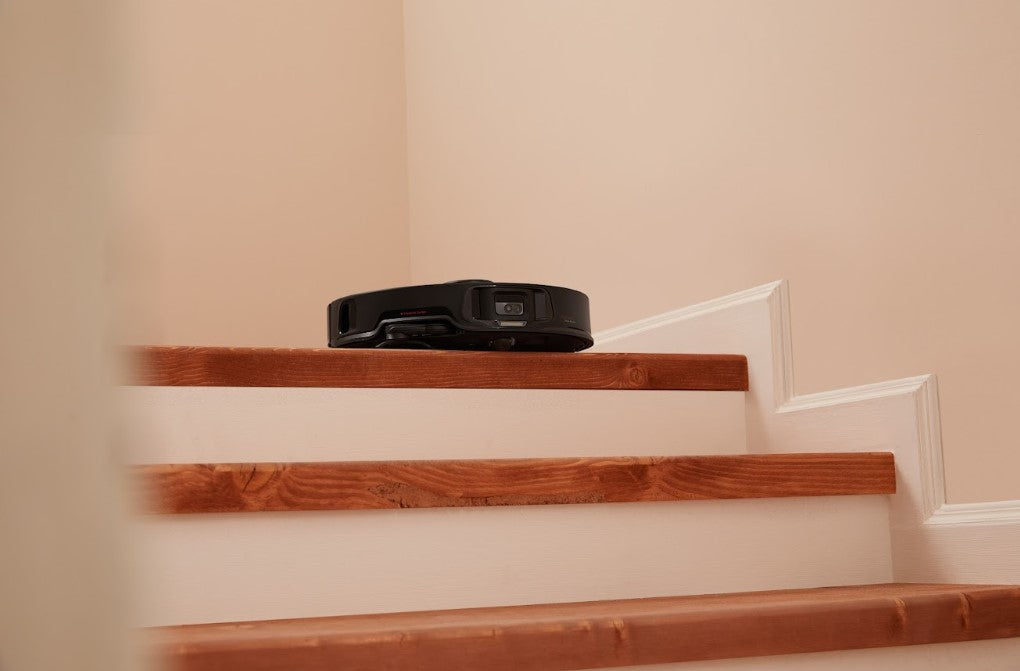 Robot hút bụi được trang bị cảm biến chống rơi, an toàn trên cầu thang