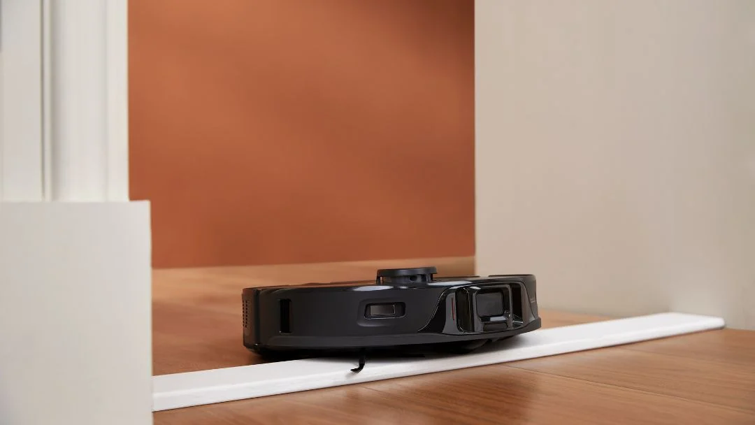 Robot hút bụi lau nhà có camera