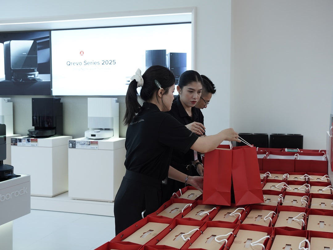 Người mua Qrevo C Pro được nhận bộ quà trị giá 1 triệu đồng từ Roborock