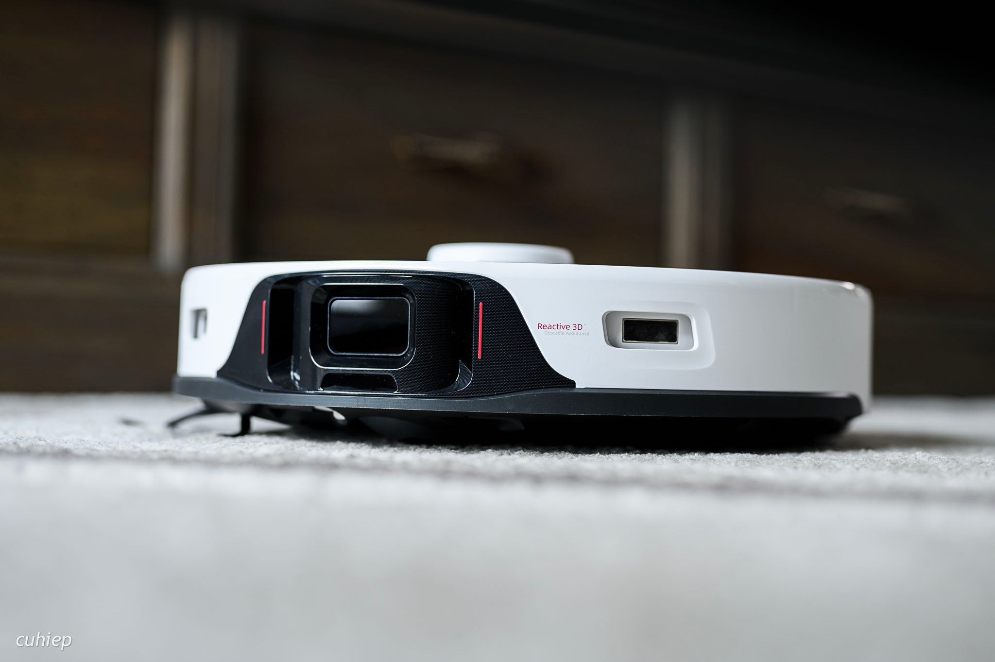 Hệ thống các camera, cảm biến giúp robot có thể nhanh chóng thiết lập bản đồ 3D và lau nhà dễ dàng