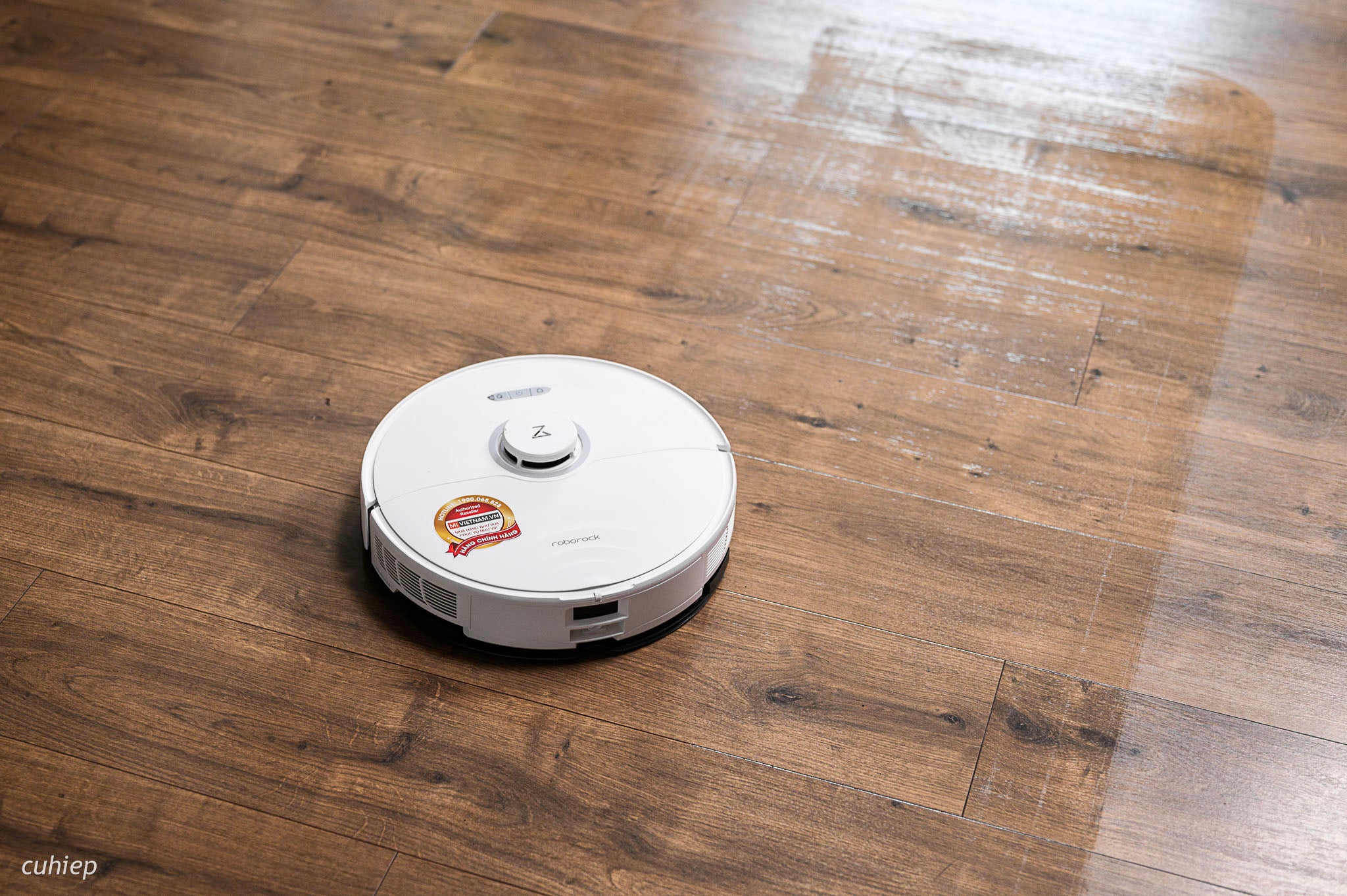 Lực đè giẻ xuống nền nhà