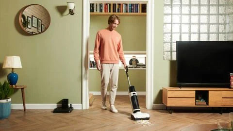 Máy hút bụi Roborock có thể dọn mọi ngóc nghách trong nhà